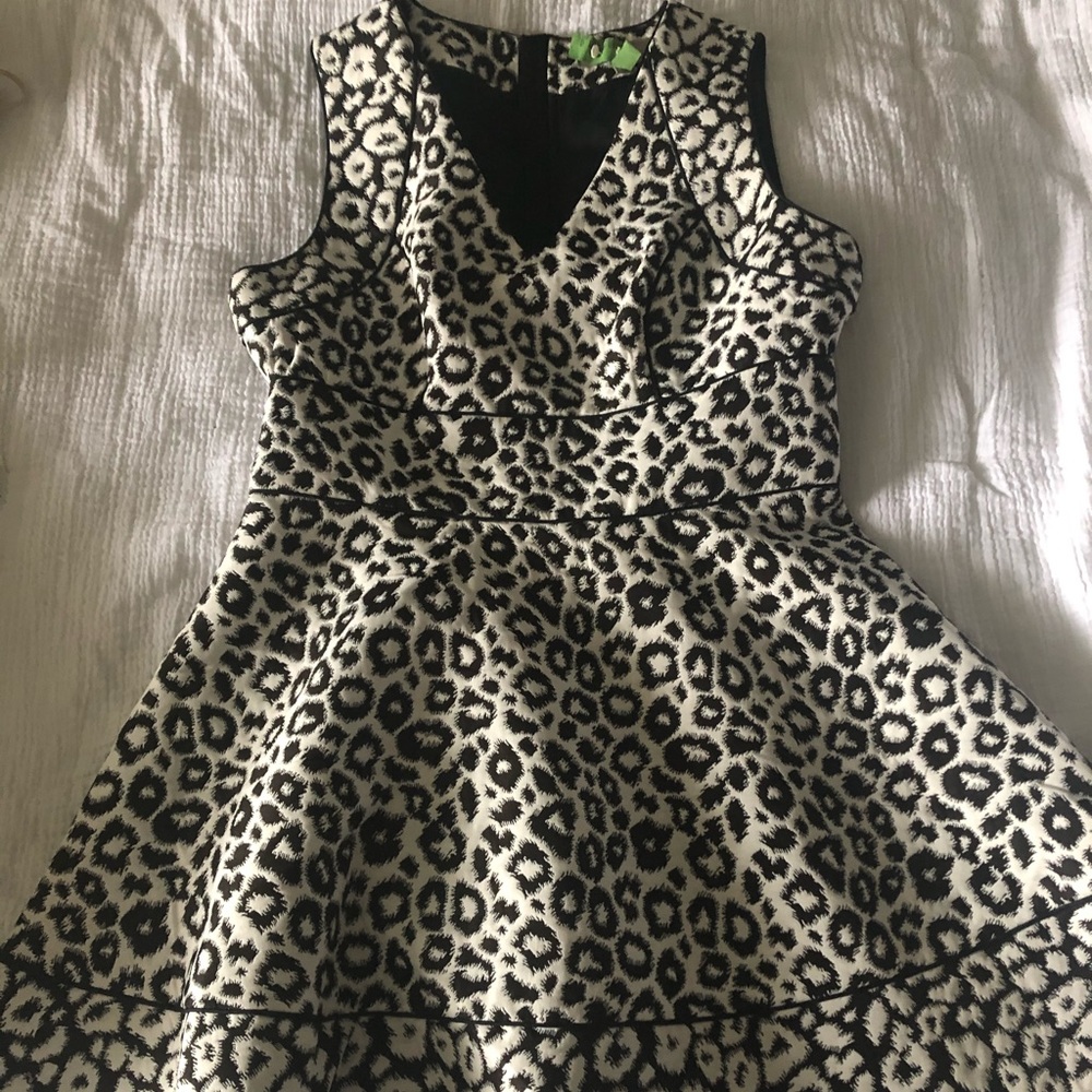 Black/white size 6P banana republic short sleeve